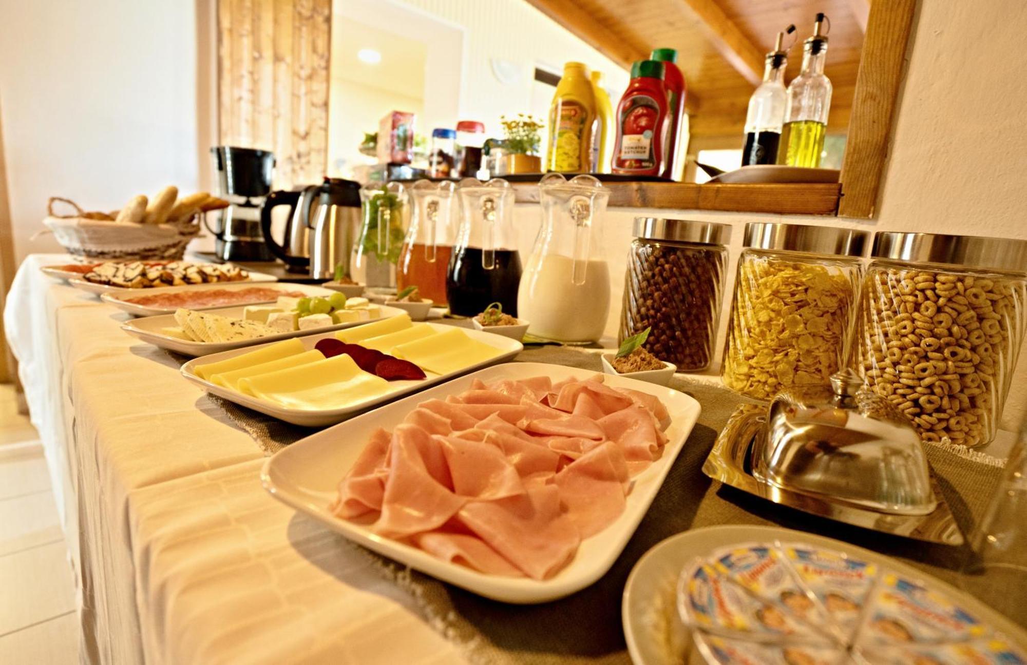 Penzion Trojna Lednice-Vhodne Na Svatby,Rodinne Akce,Teambuilding Kültér fotó
