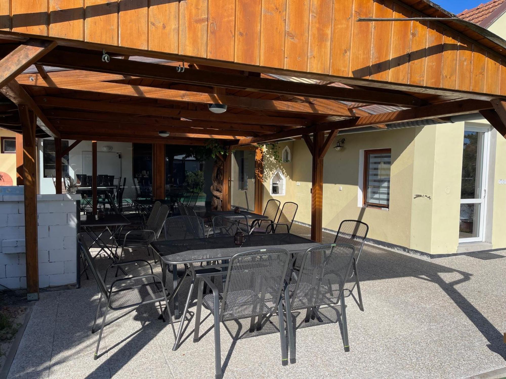 Penzion Trojna Lednice-Vhodne Na Svatby,Rodinne Akce,Teambuilding Kültér fotó